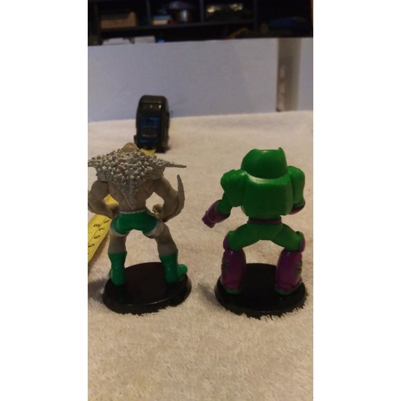 2 DC Comics Model Figures Doomsday Lexcorp Lex Luther, each 2.75" on stand - Picture 5 of 9